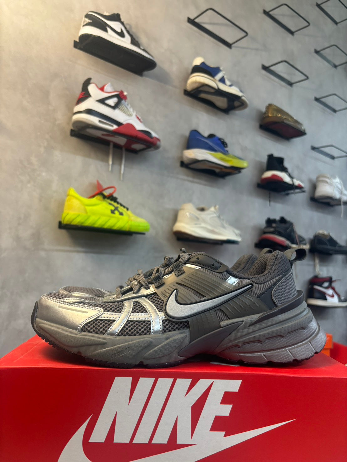NIKE V2K RUN SIZE 44