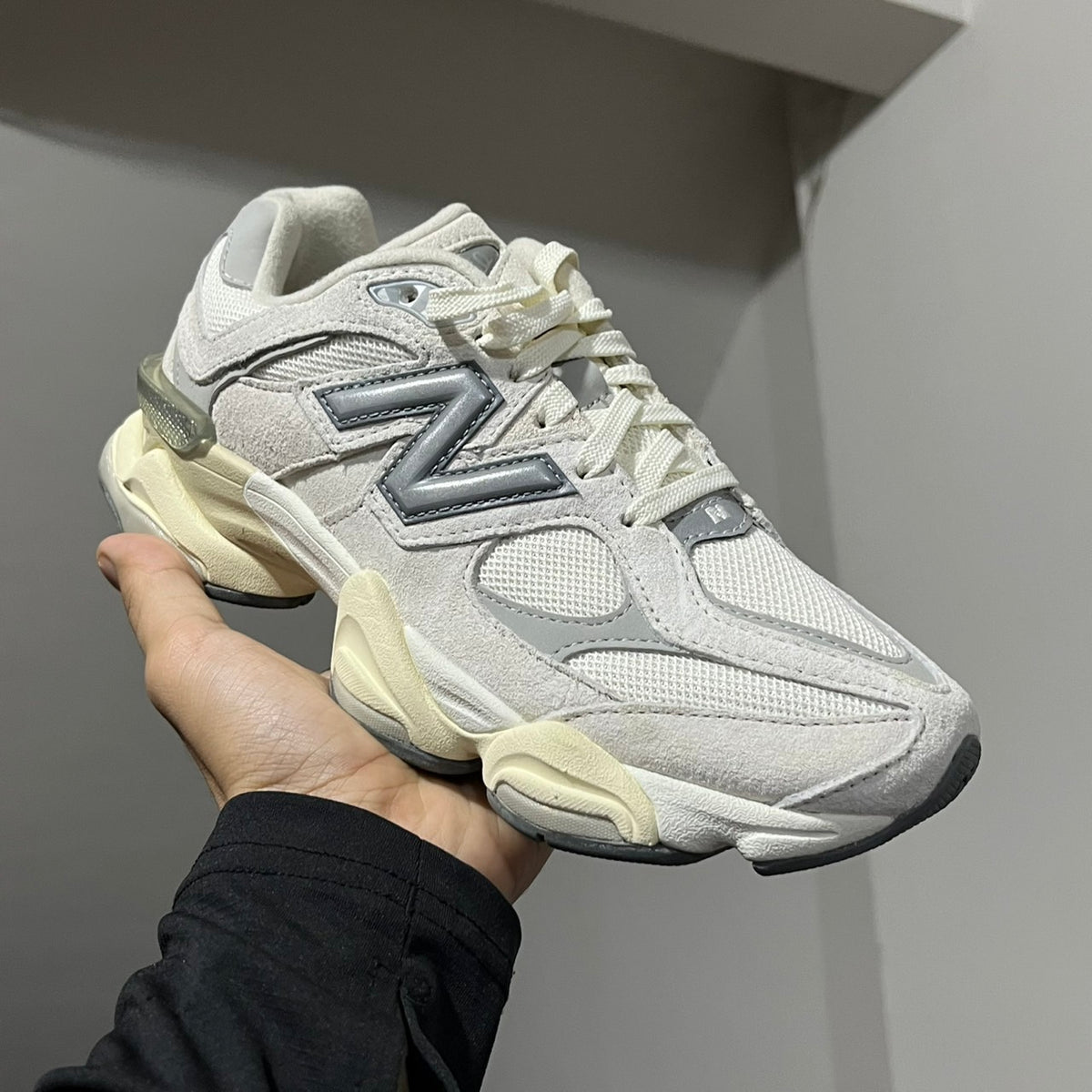 NEW BALANCE 9060 White Size 38