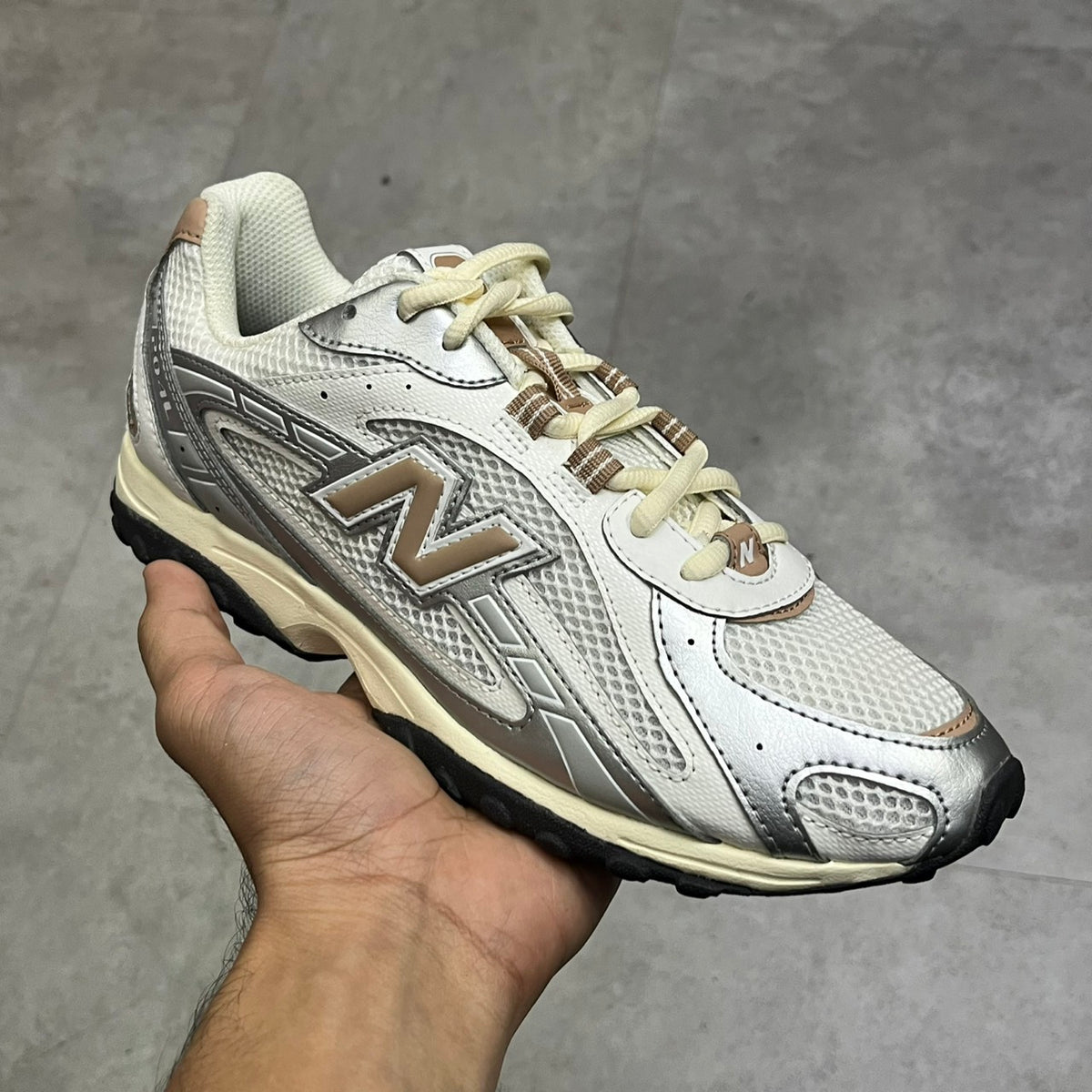 NEW BALANCE 204L SIZE 39