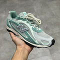 NEW BALANCE 204L SIZE 42.5