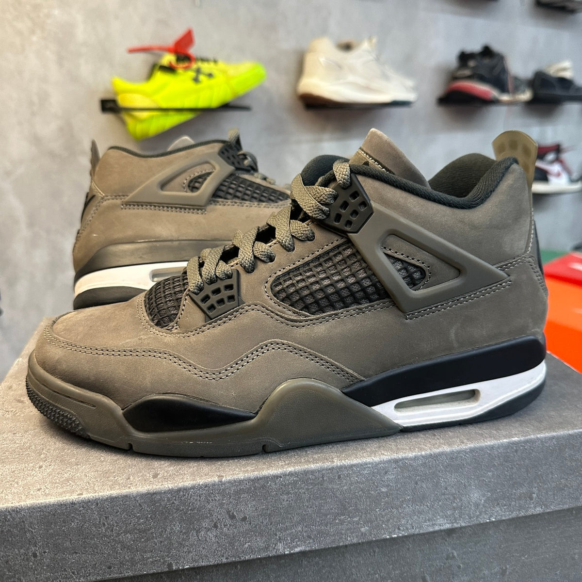 NIKE AIR JORDAN 4 RETRO SIZE 43