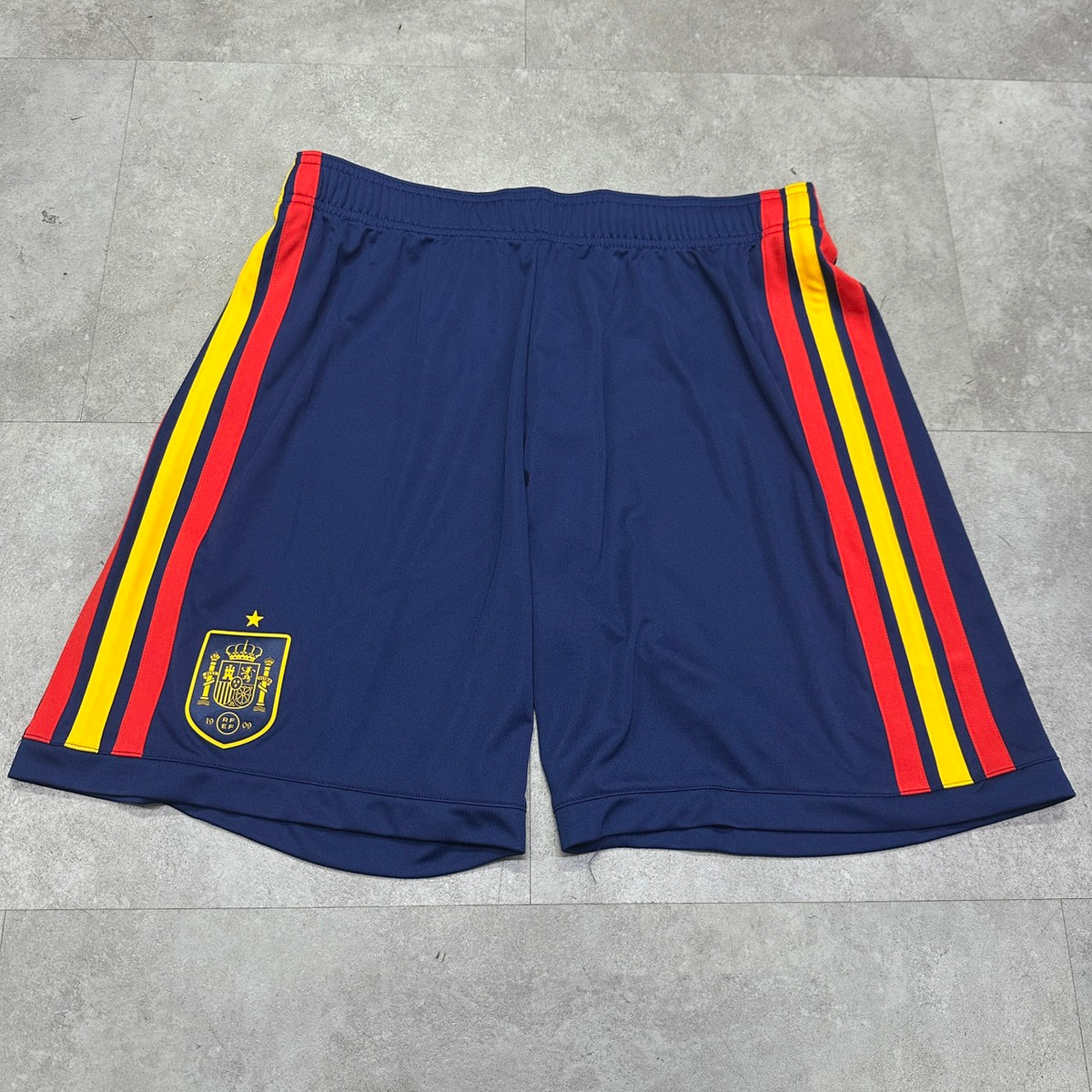 ADIDAS SPAIN SHORTS SIZE XL