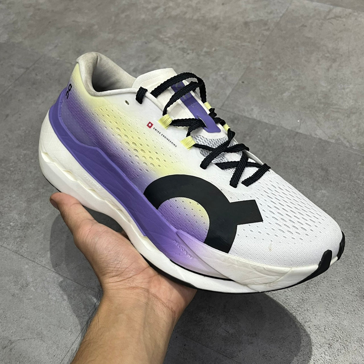 ON CLOUDBOOM SIZE 42