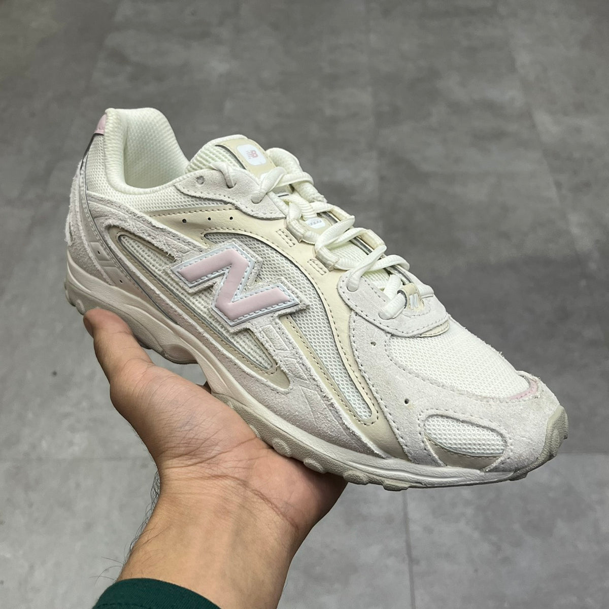 NEW BALANCE 204L SIZE 40.5