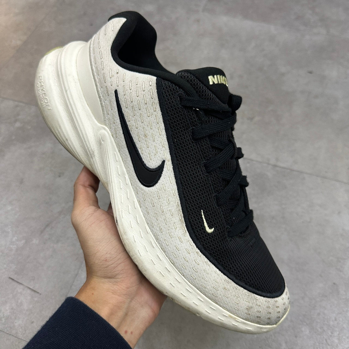 NIKE REVOLUTION 7 SIZE 44