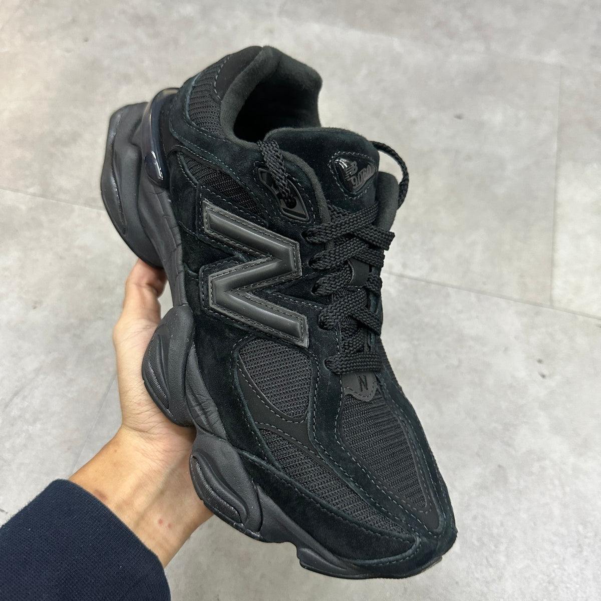 NEW BALANCE 9060 SIZE 42