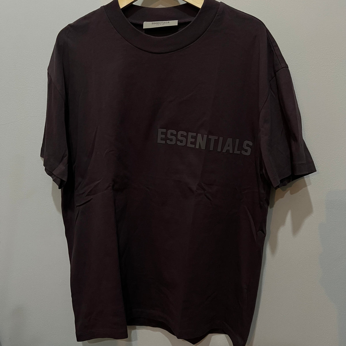 ESSENTIALS TEE SIZE S FIT L