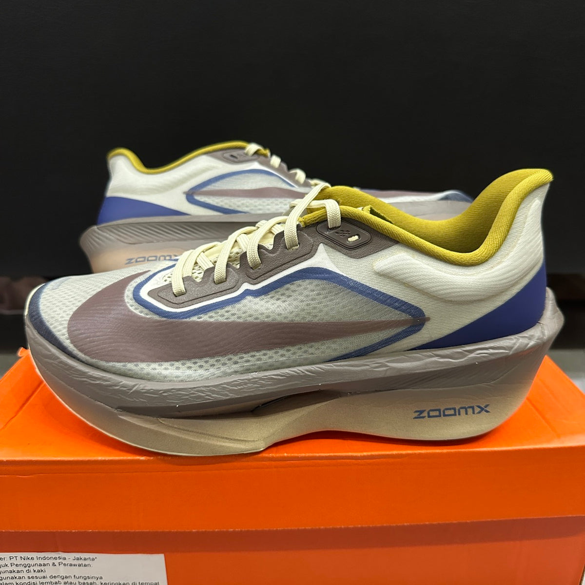 NIKE ZOOM FLY 6 SIZE 42