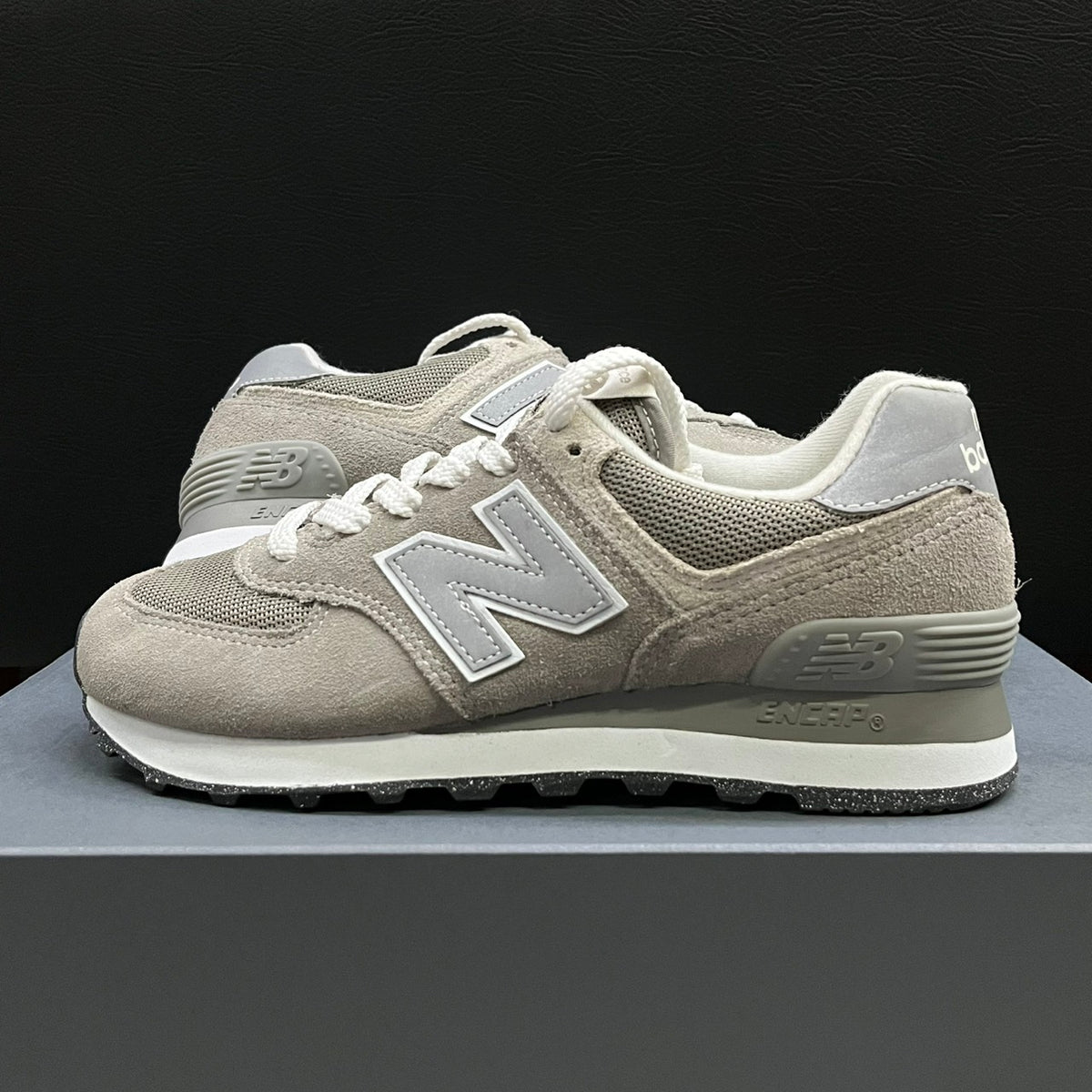 NEW BALANCE 574 SIZE 39