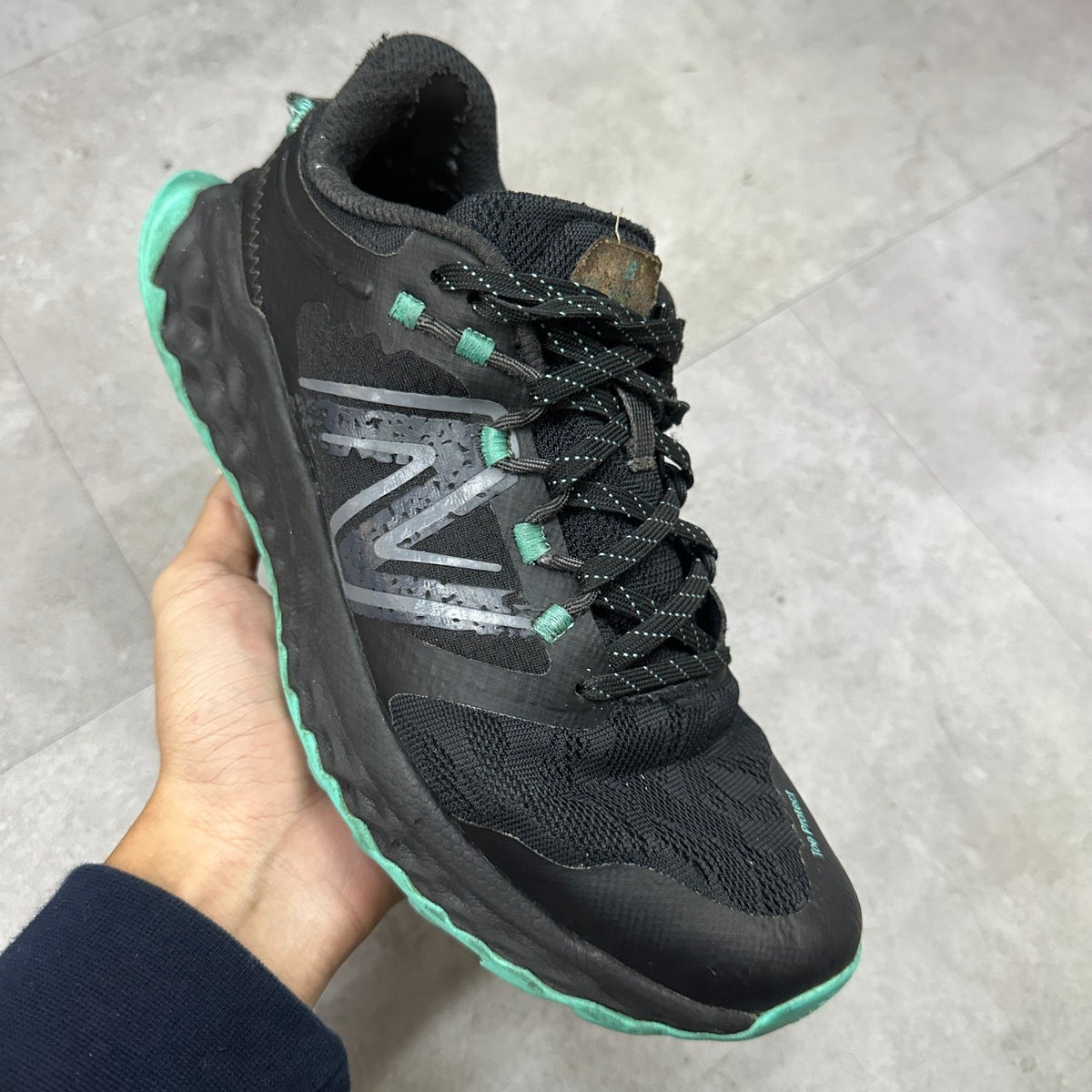NEW BALANCE FRESH FOAM HIERRO V6 SIZE 42