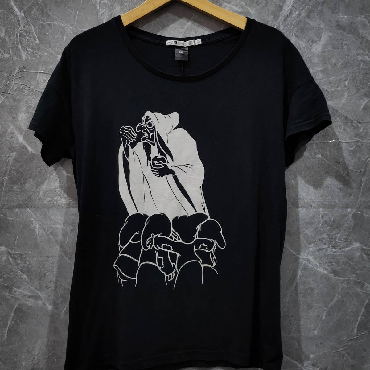 UNIQLO UNDERCOVER TEE SIZE XL