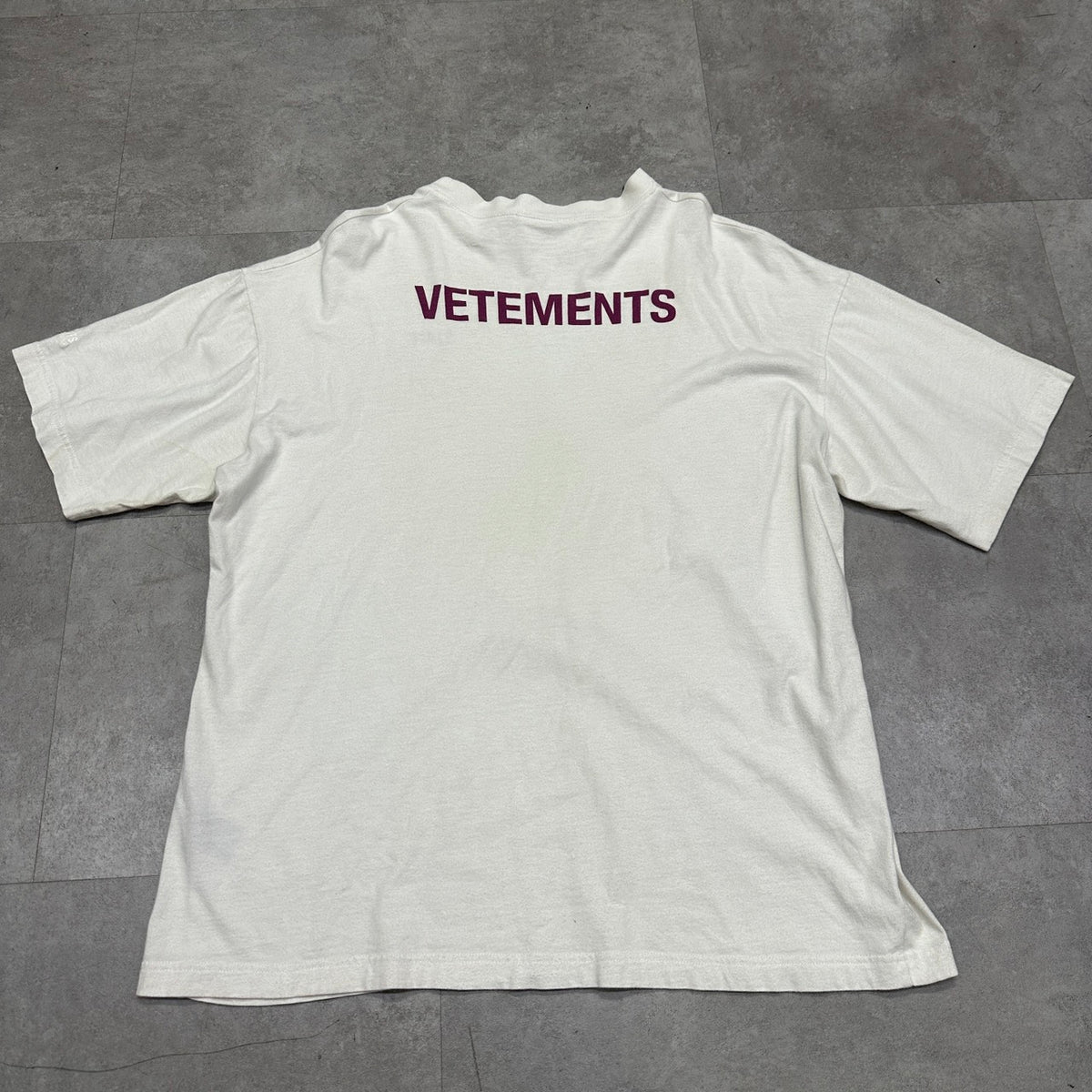 VETEMENTS TEE SIZE M FO5 XL