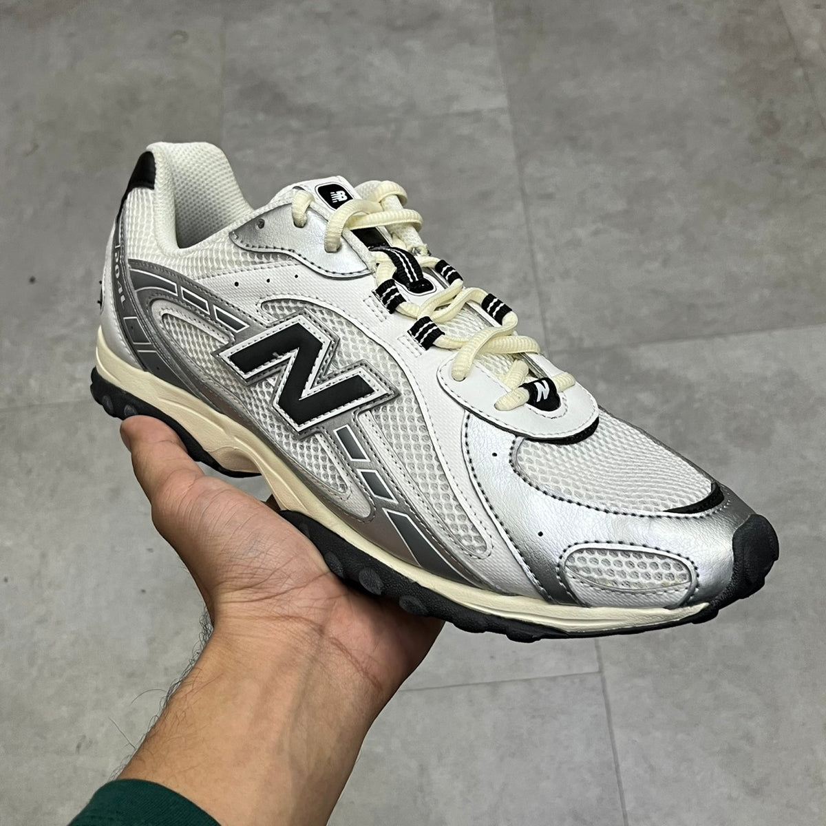 NEW BALANCE 204L SIZE 44.5