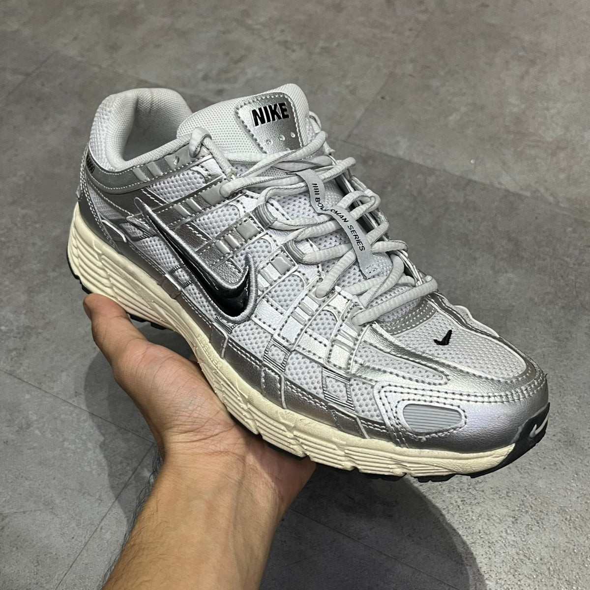 NIKE P-6000 SIZE 42