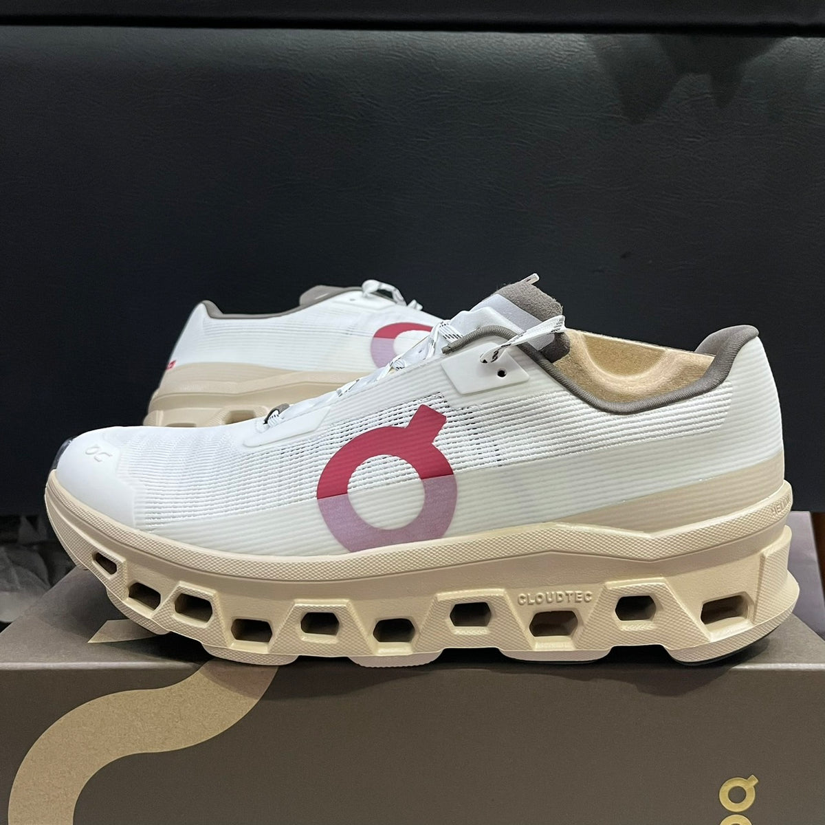 On Cloudmonster Size 43