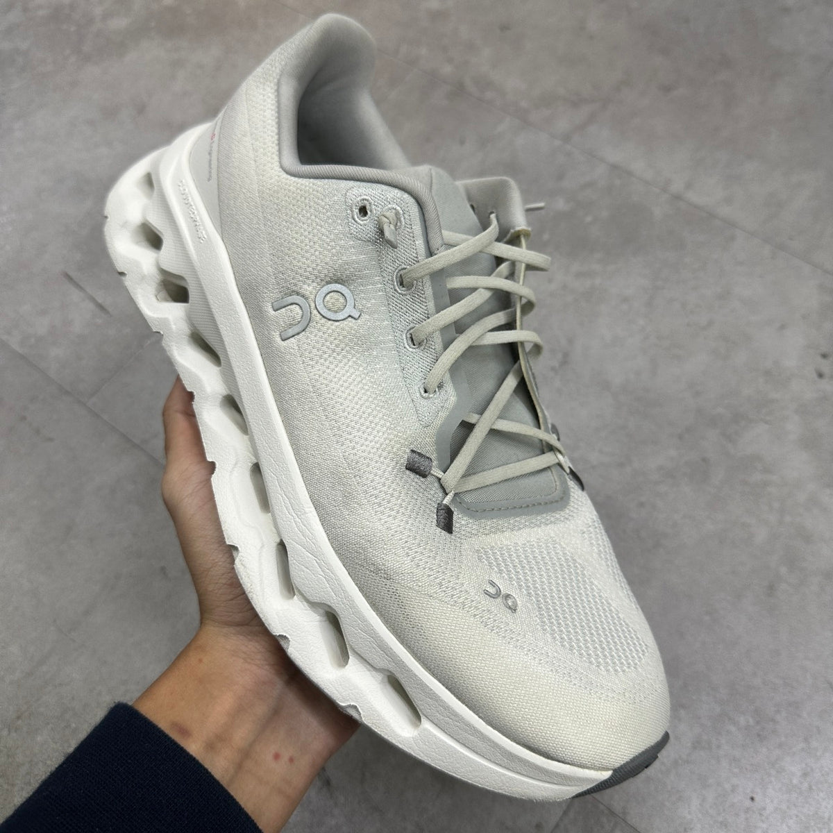 ON CLOUDSTRATUS 3 SIZE 43