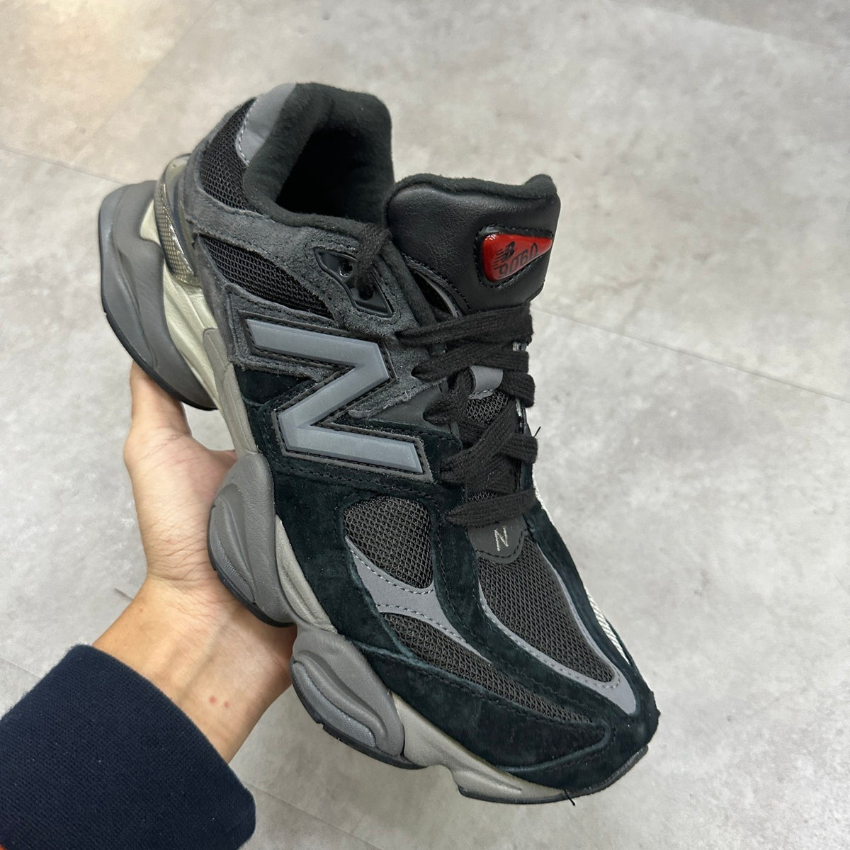 NEW BALANCE 9060 SIZE 42