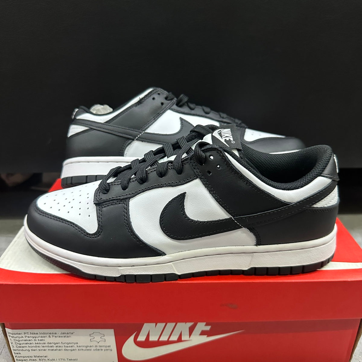 NIKE DUNK LOW SIZE 42