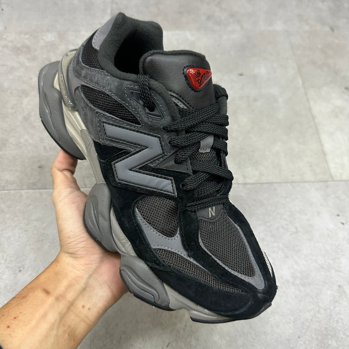 NEW BALANCE 9060 SIZE 42.5