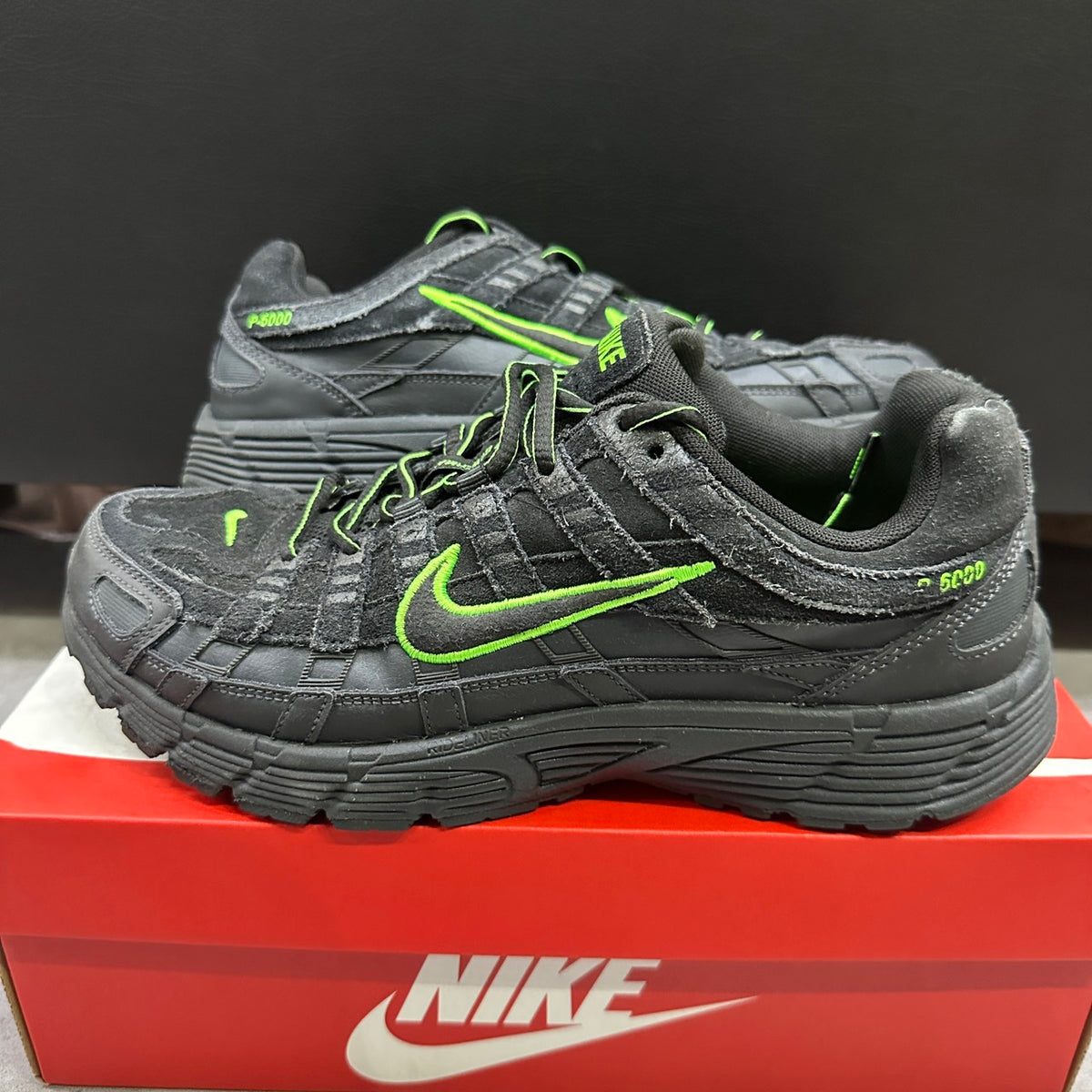 NIKE P-6000 SIZE 44