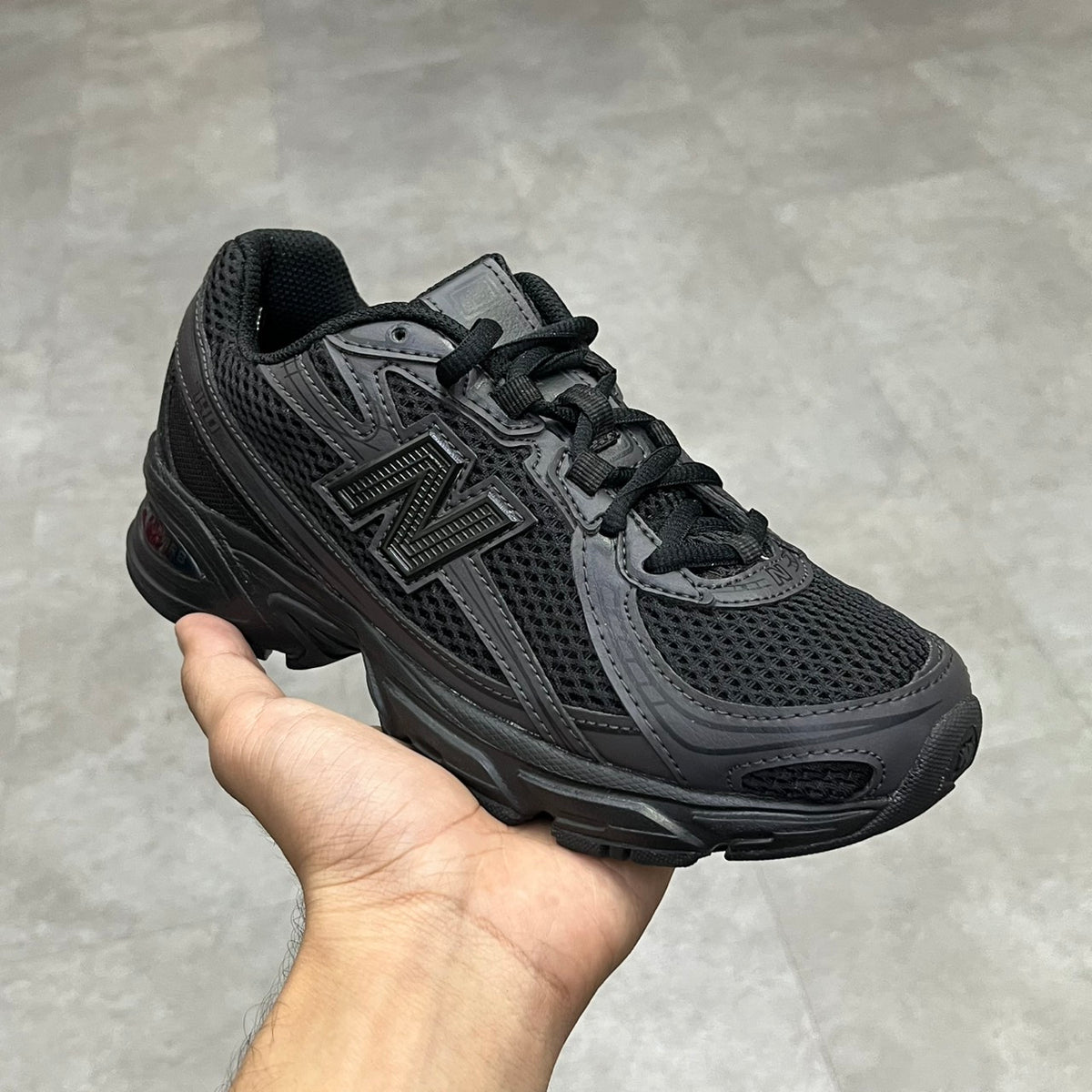 NEW BALANCE 740 SIZE 35.5