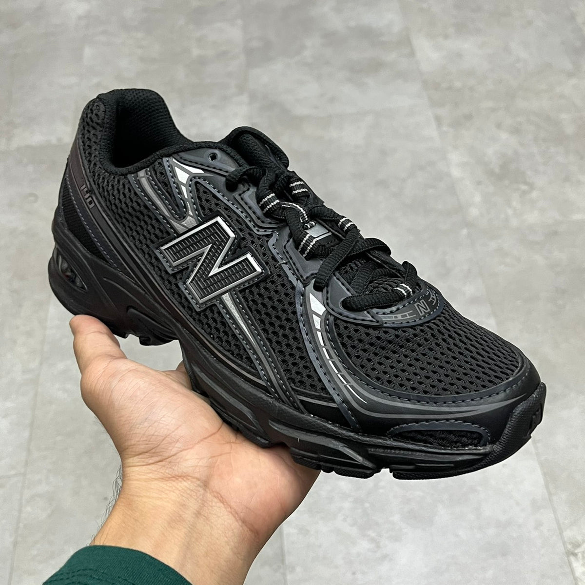 NEW BALANCE 740 SIZE 38.5