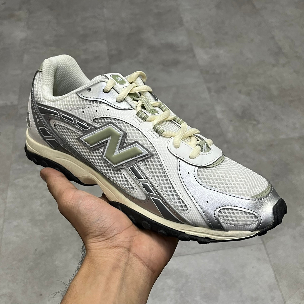 NEW BALANCE 204L SIZE 40.5