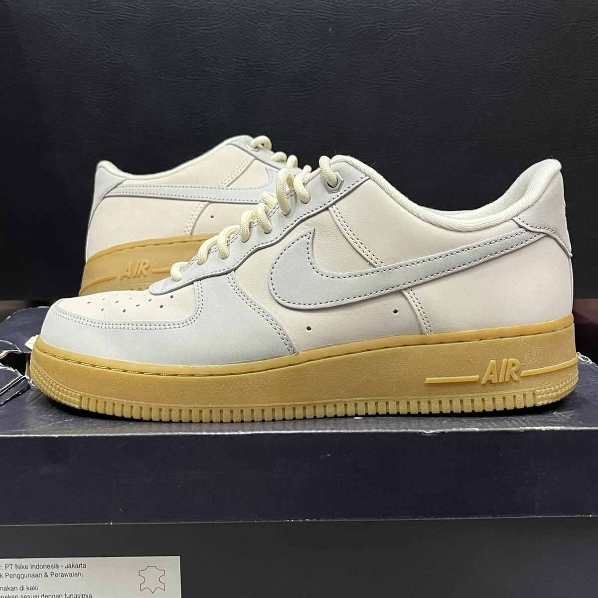 NIKE AIR FORCE 1 SIZE 44